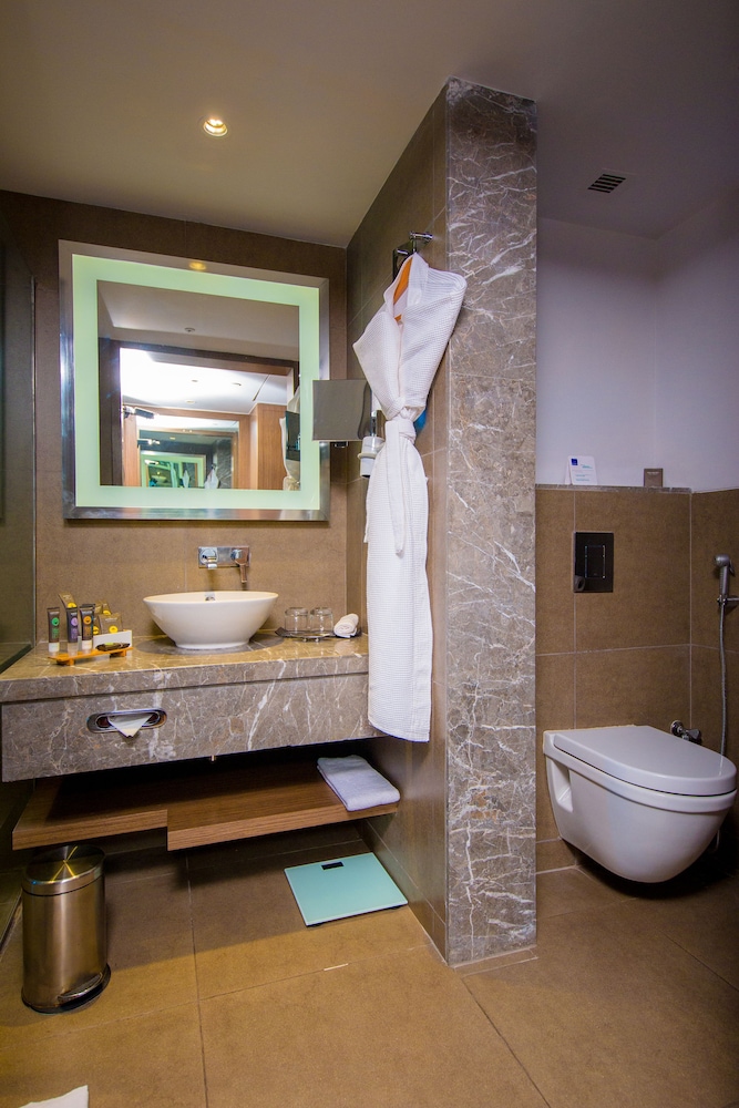 Novotel Chennai Sipcot 24/75