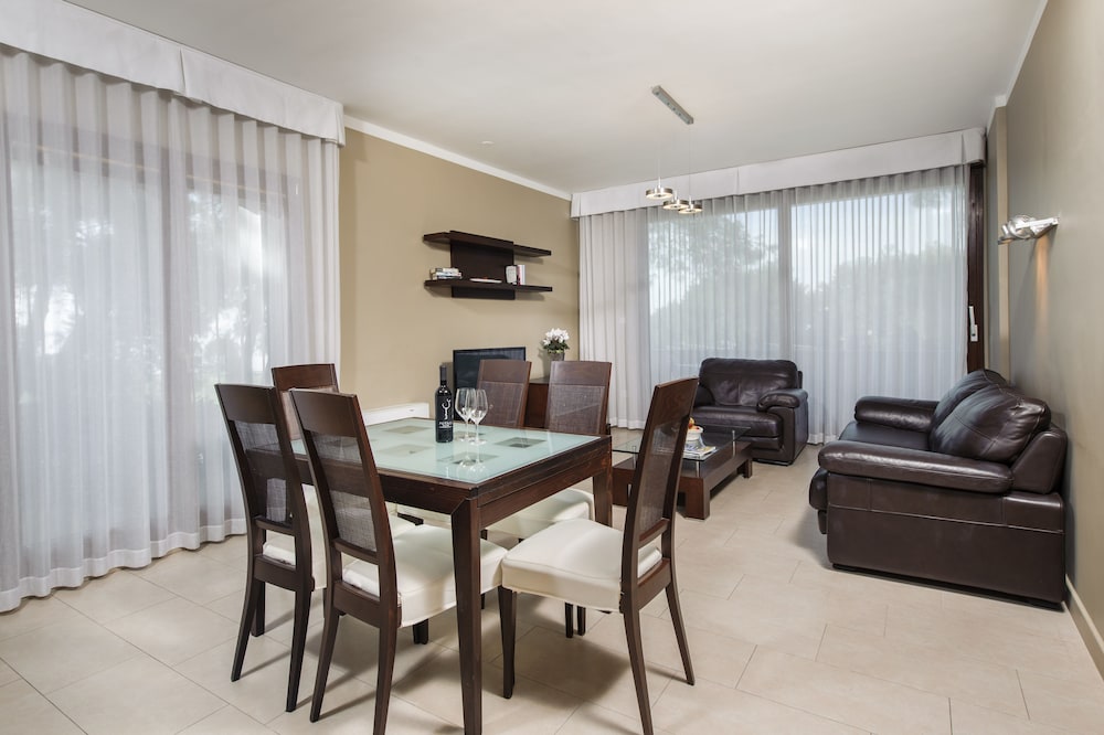 THE RESIDENCE 34/71