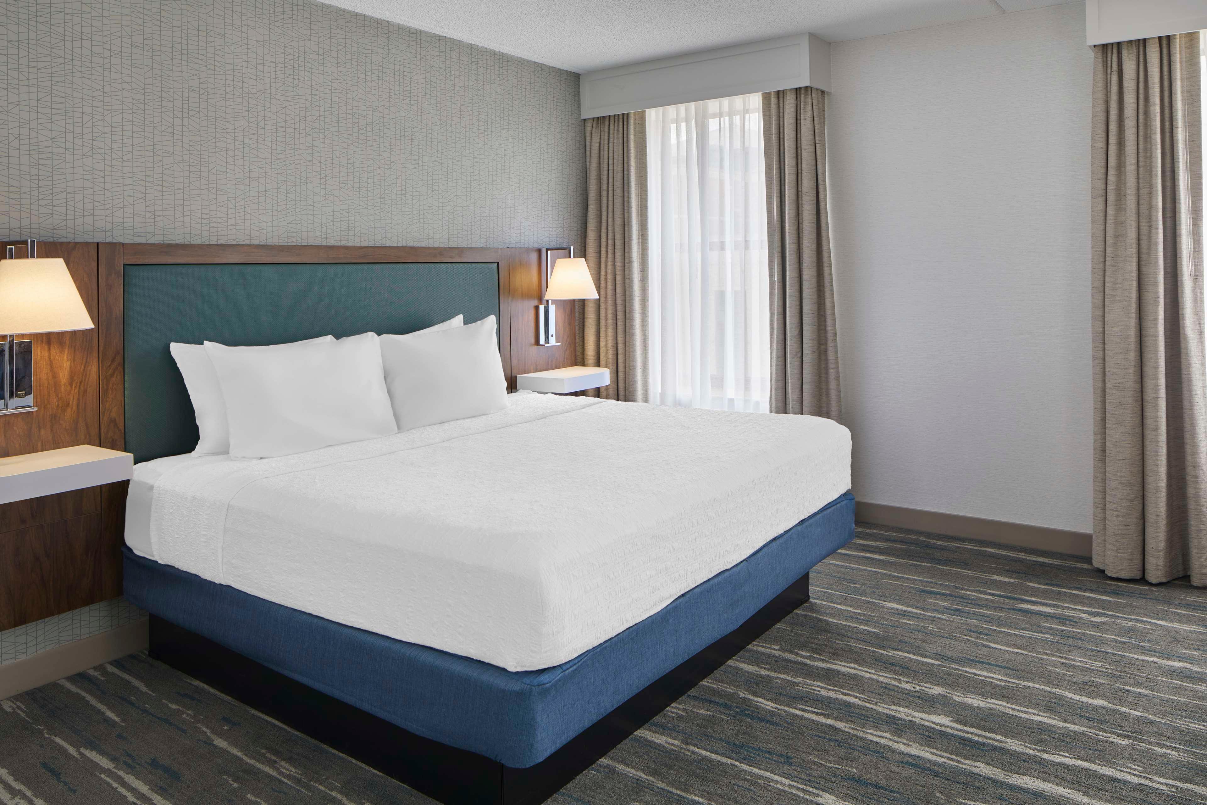 1 Bedroom, Suite, King Bed, Dining Area, Balcony