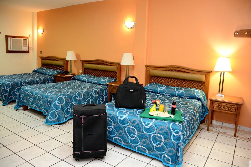 Hotel Las Fuentes 36/64