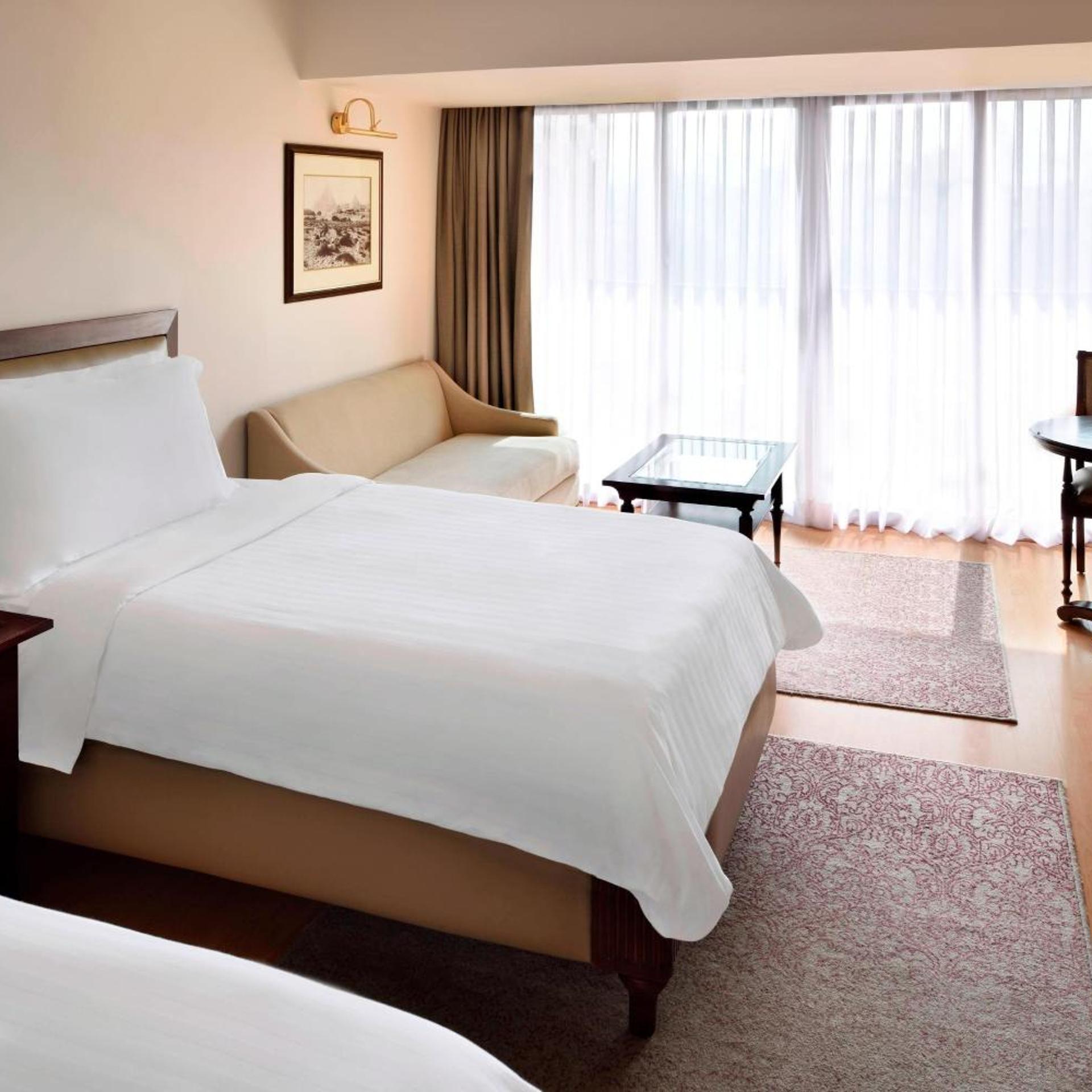 Guest Room, Executive, Twin Beds or Single Bed, Partial Pyramids View, Executive Lounge Access