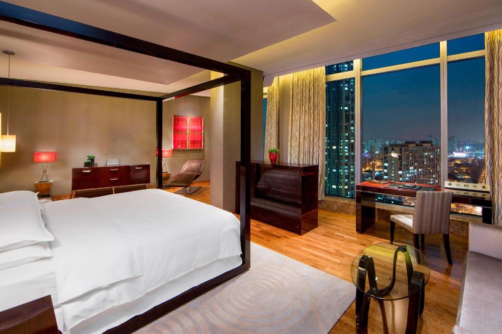 1 Bedroom, Presidential, Suite, King Bed, Central Park View, Club Lounge Access