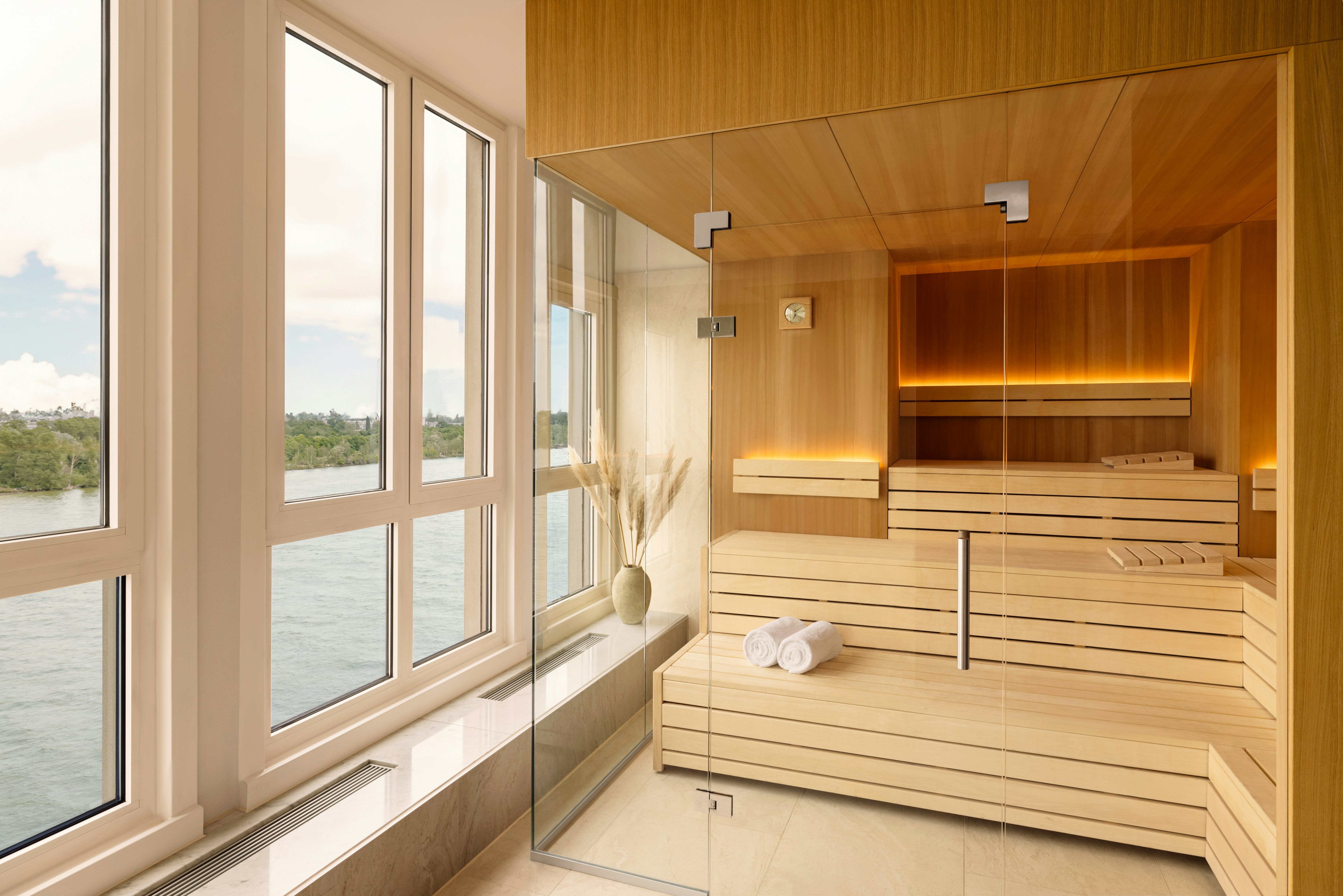 Hilton Vienna Danube Waterfront 24/87