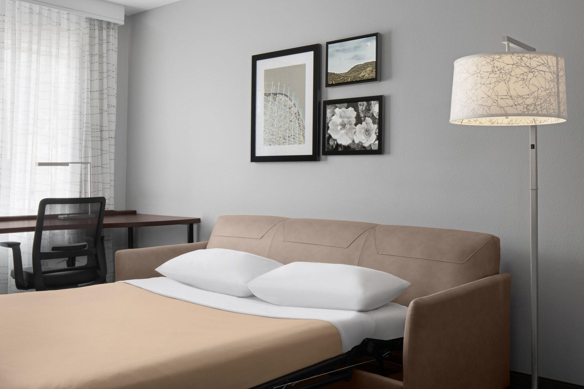 Studio, King Bed, Accessible