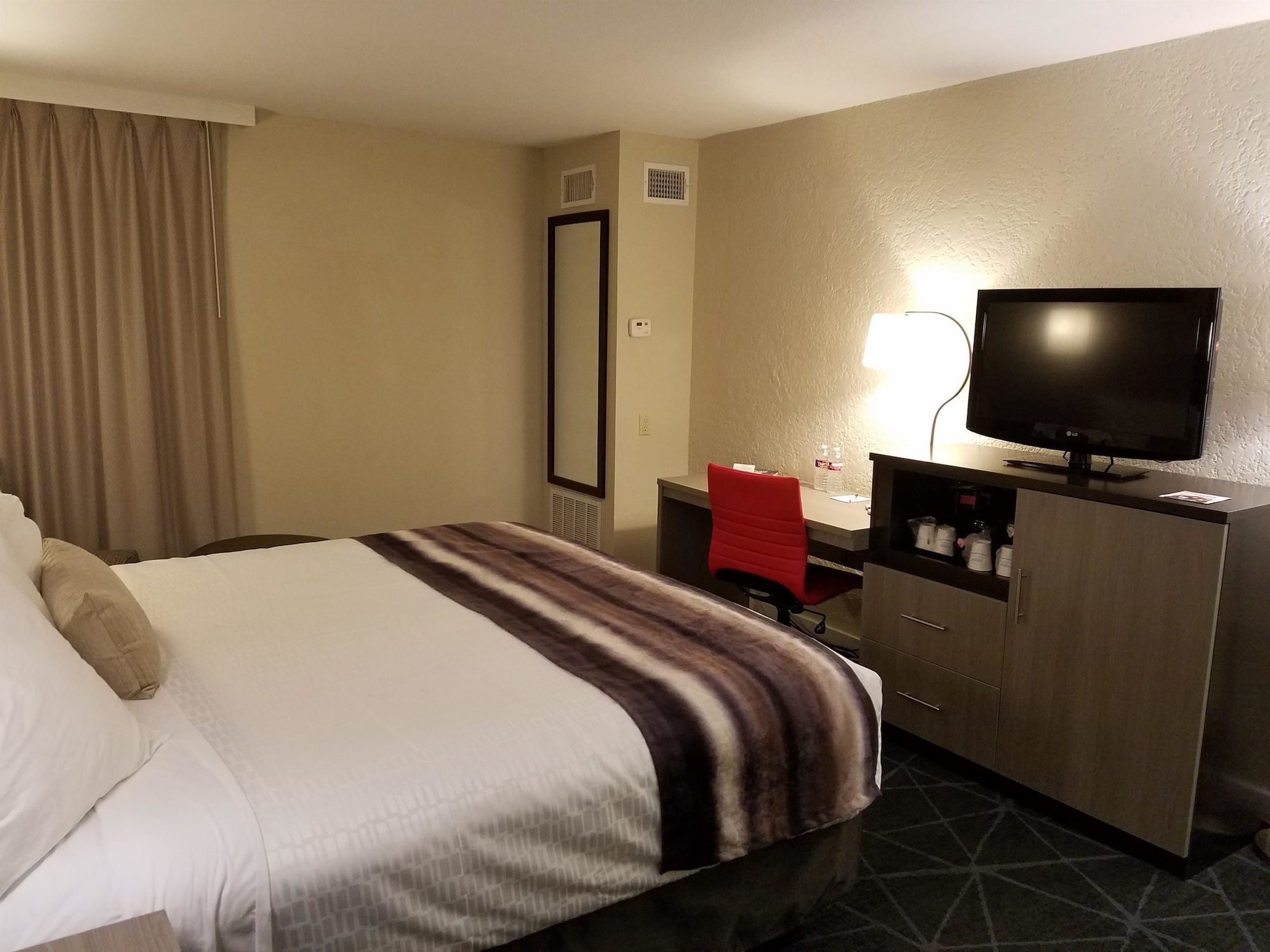 BUSINESS, KING BED