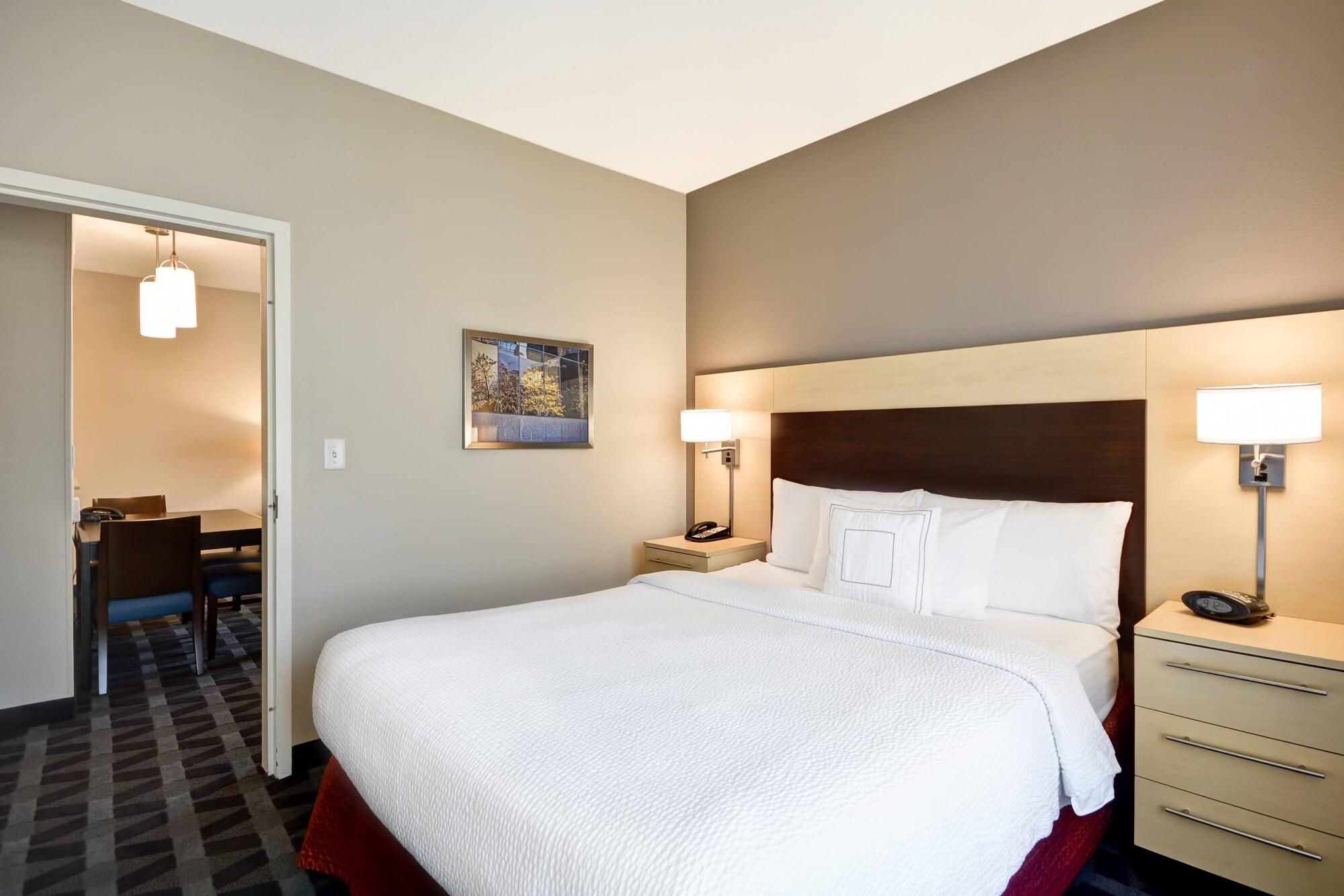 2 Bedrooms, Suite