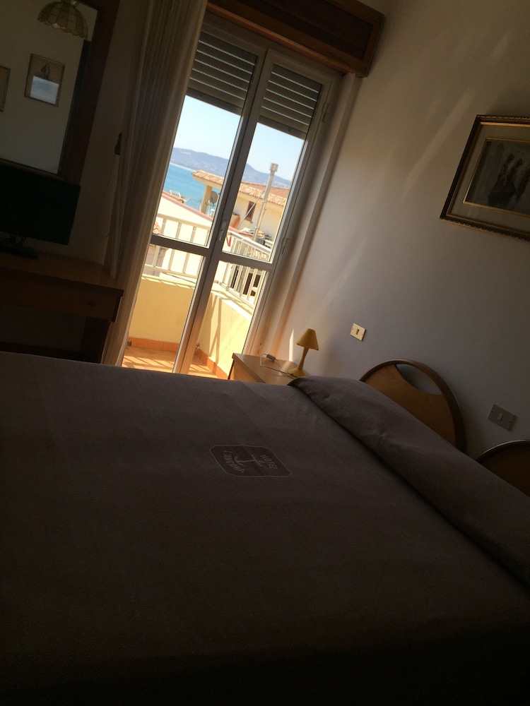 Hotel L'ancora 12/50