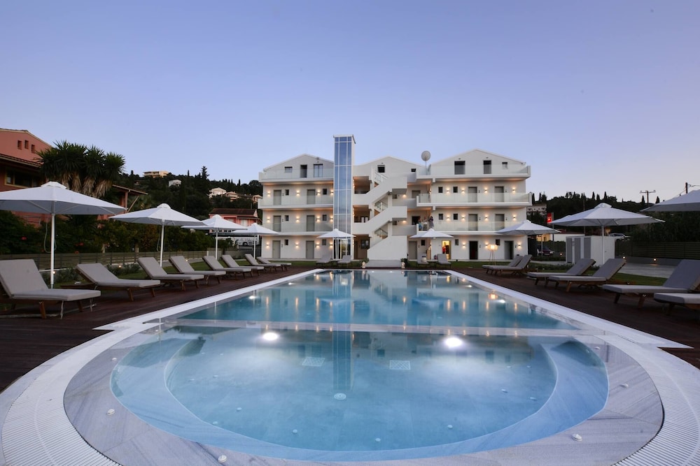 V Luxury Suites 28/50
