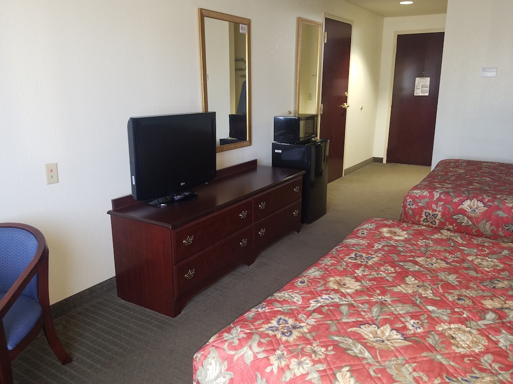 Hometown Hotel Bryant 13/33