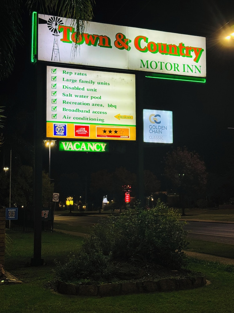 Town & Country Motor Inn 2/58