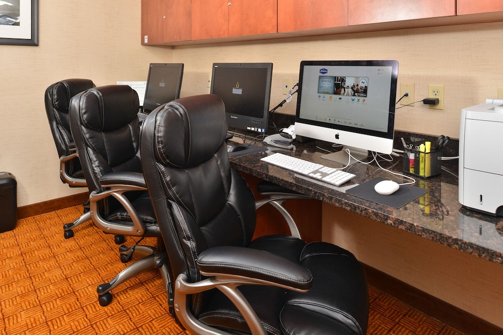 Hampton Inn Detroit Auburn Hills South 26/28