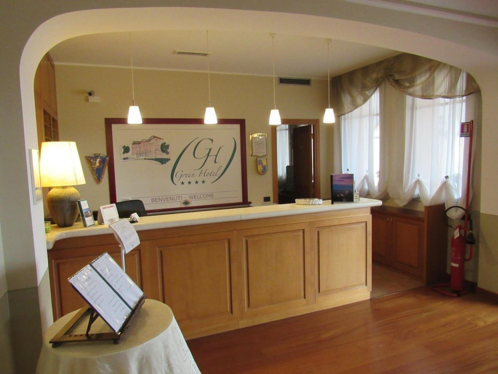 Green Hotel 6/46