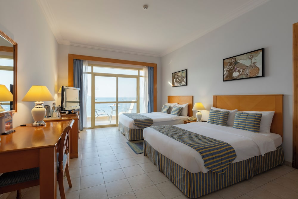Azimut Hotel Khasab 12/42