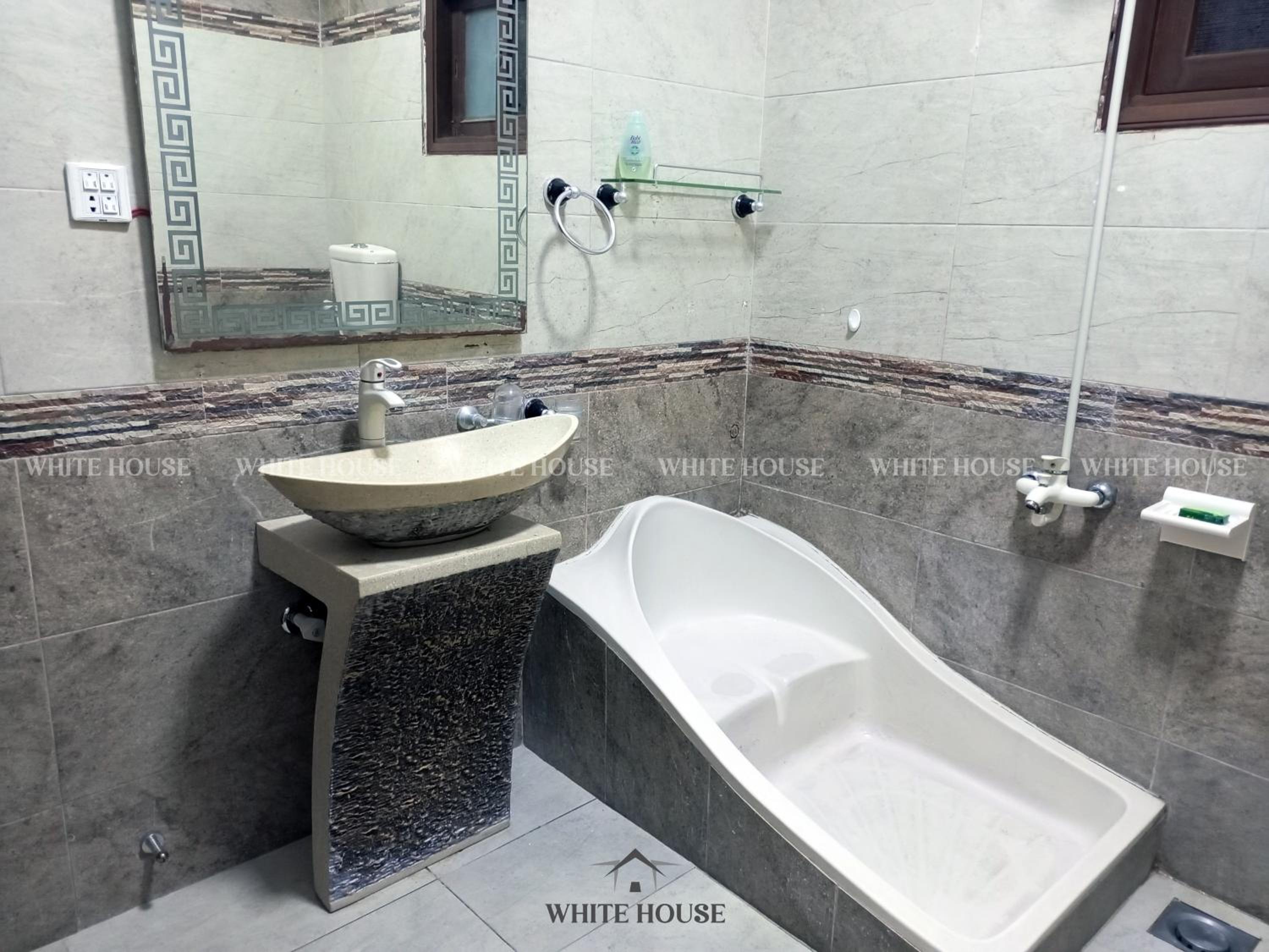 White House Karachi 47/48