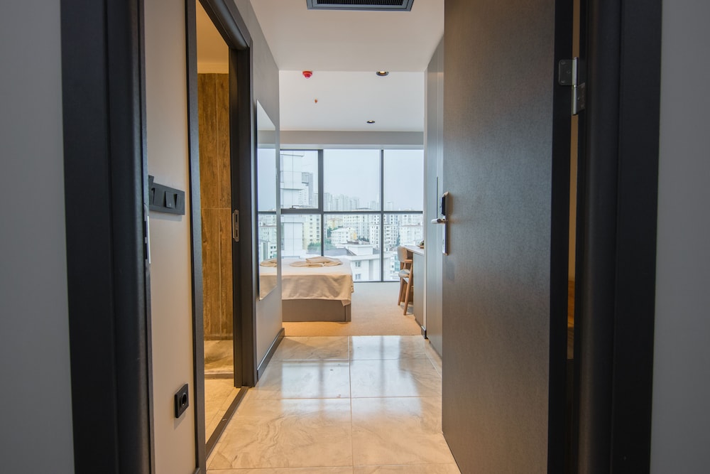 Sherlock Homes Hotels 28/46