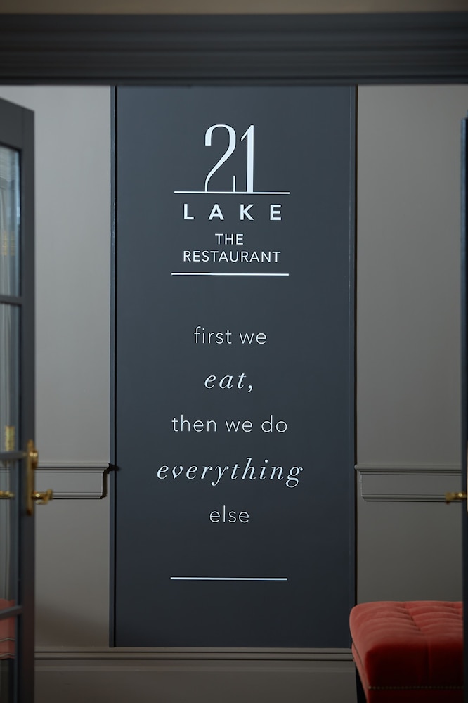 Ethan Allen Hotel 26/65