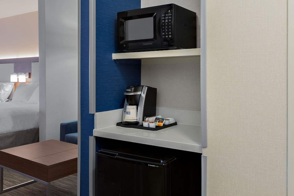 Holiday Inn Express Suites Oroville Lake 26/60