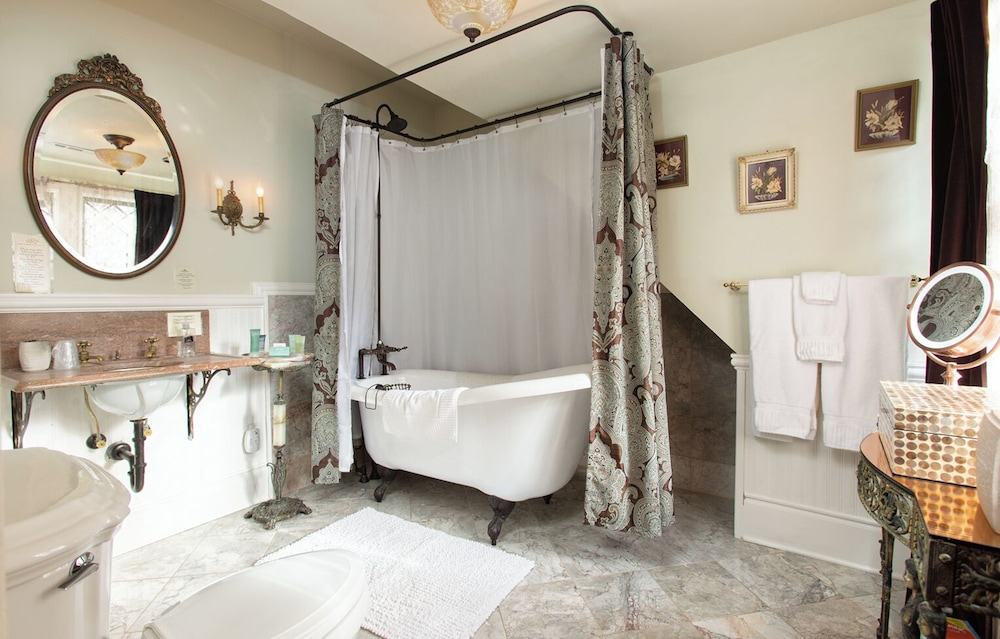 The Black Walnut B & B Inn 73/73