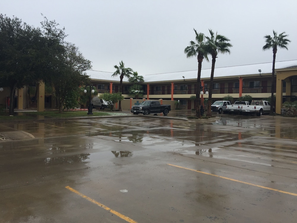 Knights Inn & Suites City Center Edinburg/McAllen 15/22