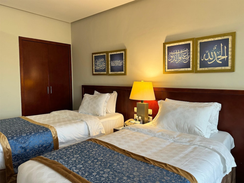 CITY, TWIN BEDS