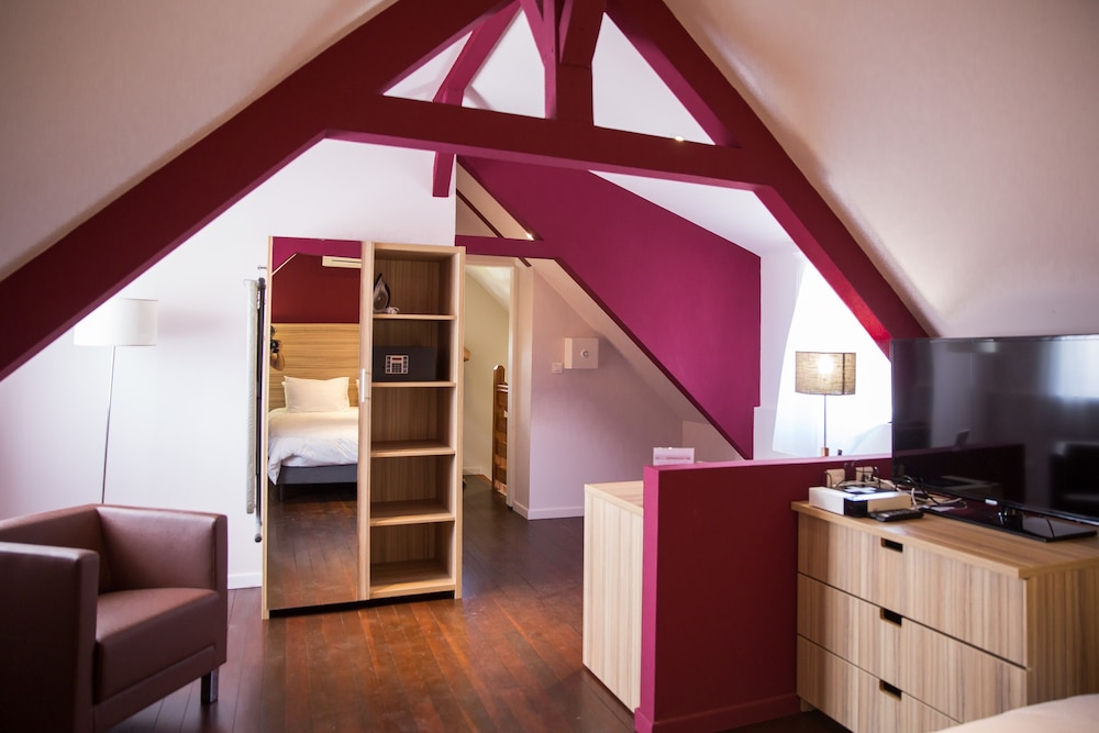Eclipse Apartment 45/64