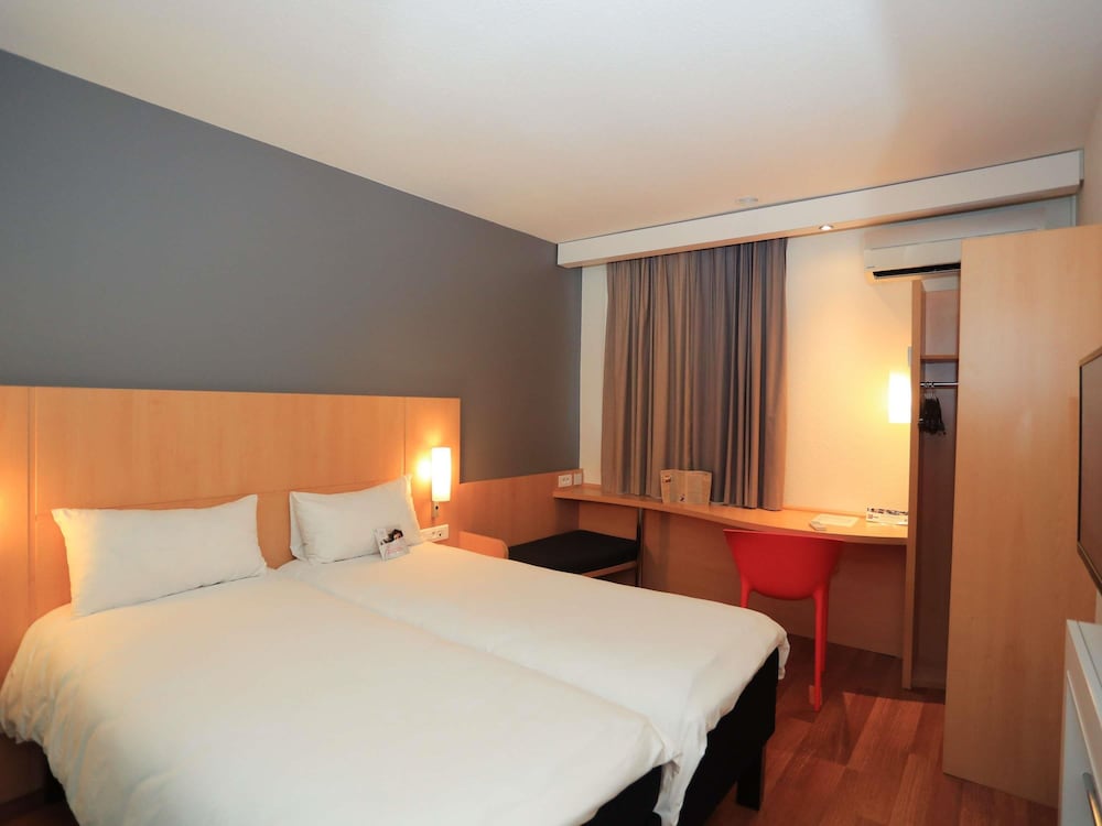 Ibis Aurillac 11/63