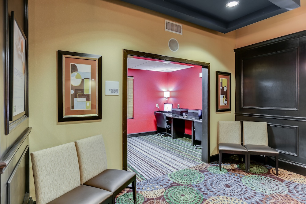Holiday Inn Express Hotel And Suites Huntsville 45/65