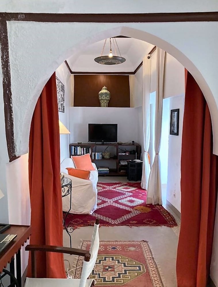Riad Sasha 10/38