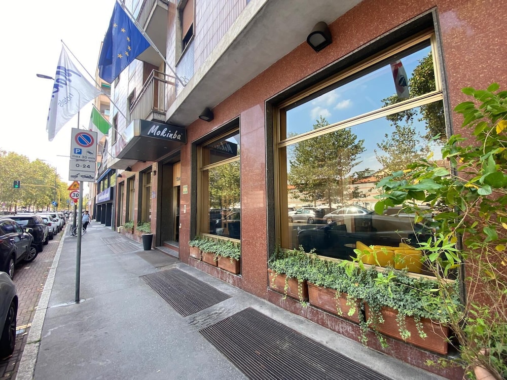 Sant Ambroeus Hotel 50/57