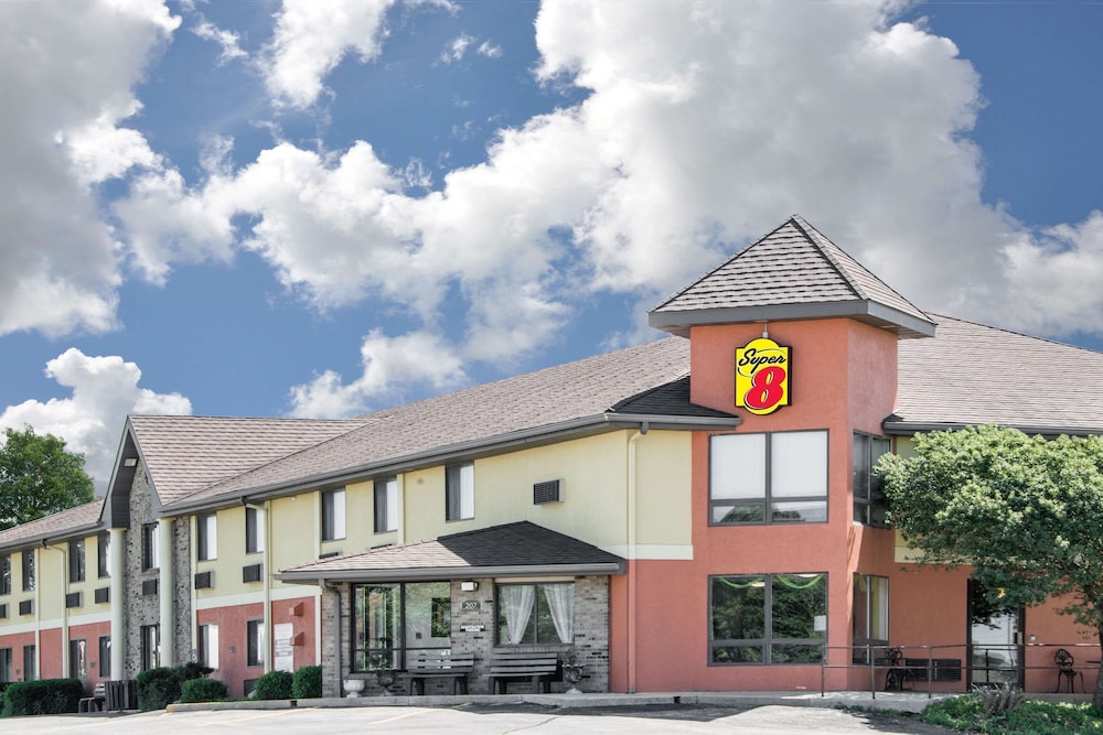 Super 8 by Wyndham Toledo 1/20