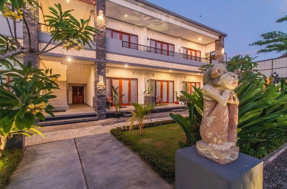 Mailaku House 5/50