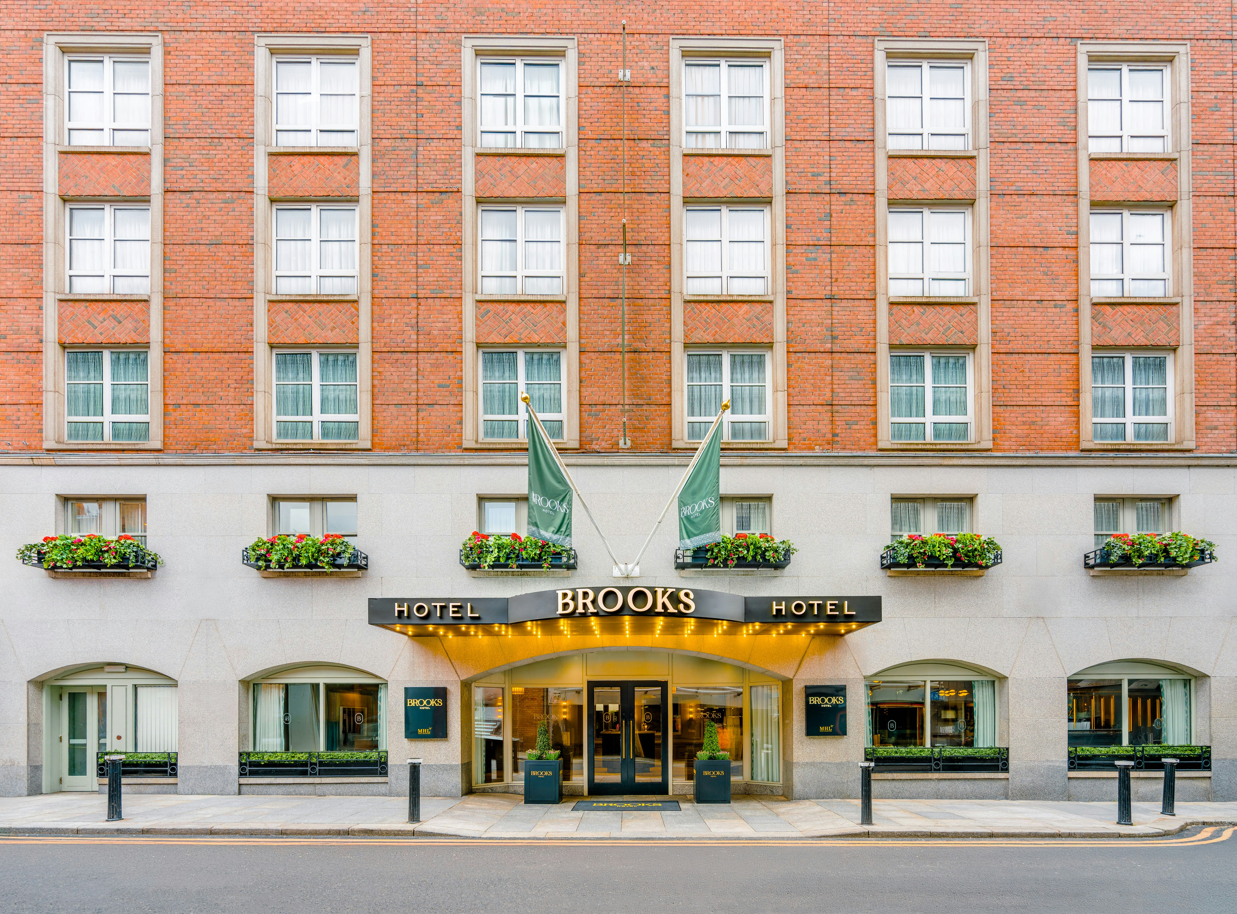 Brooks Hotel 2/50