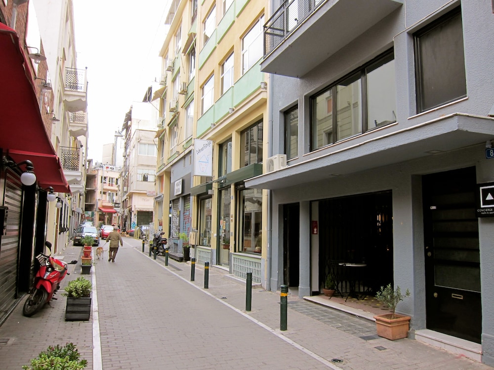 Concierge Athens I 43/50
