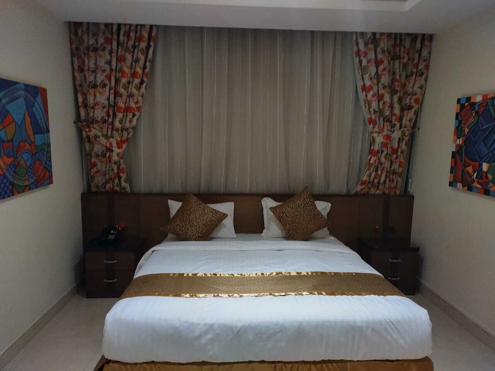 فندق جولدن نيو هيرا(Golden New Hira Hotel) 13/25
