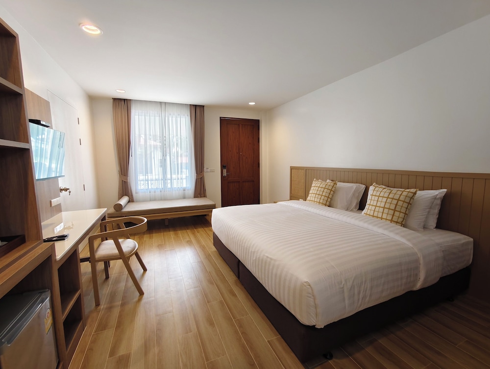 PREMIER, DOUBLE OR TWIN BED