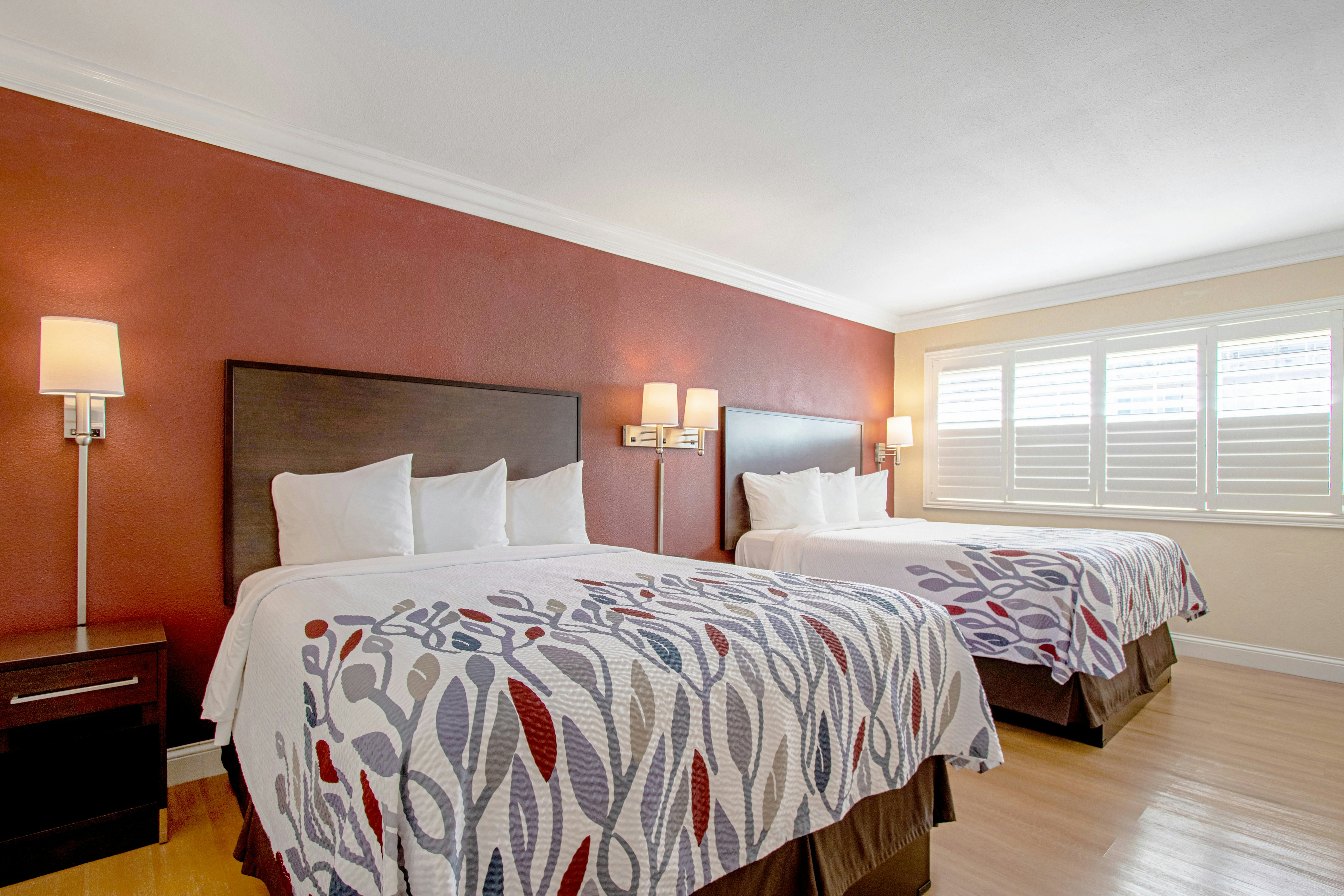SUITE, 3 QUEEN BEDS, KITCHEN