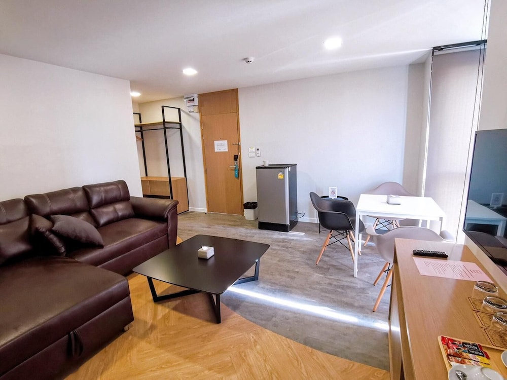 Rico Hotel Ratchadapisek 32 34/43
