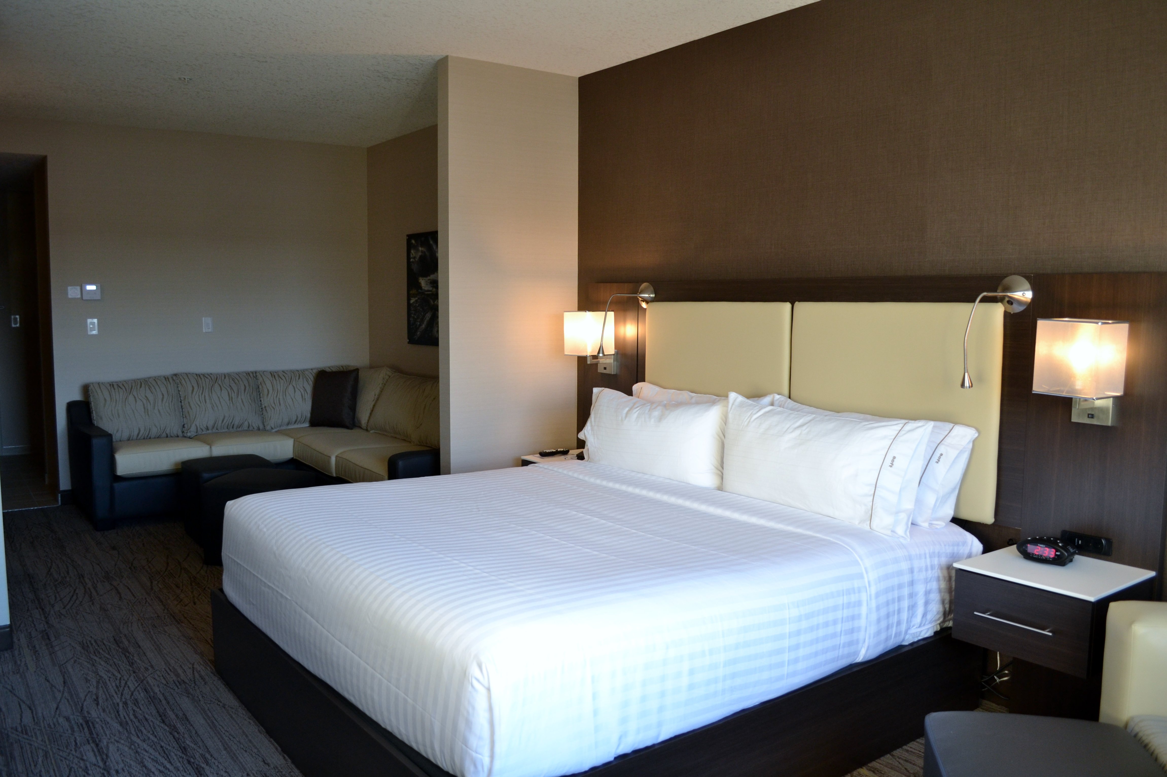 Holiday Inn Express Suites Cold Lake 27/73