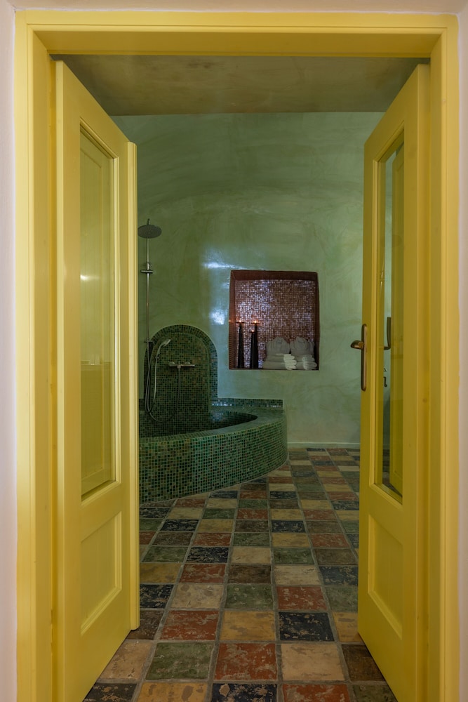 DREAMS LUXURY SUITES 11/50