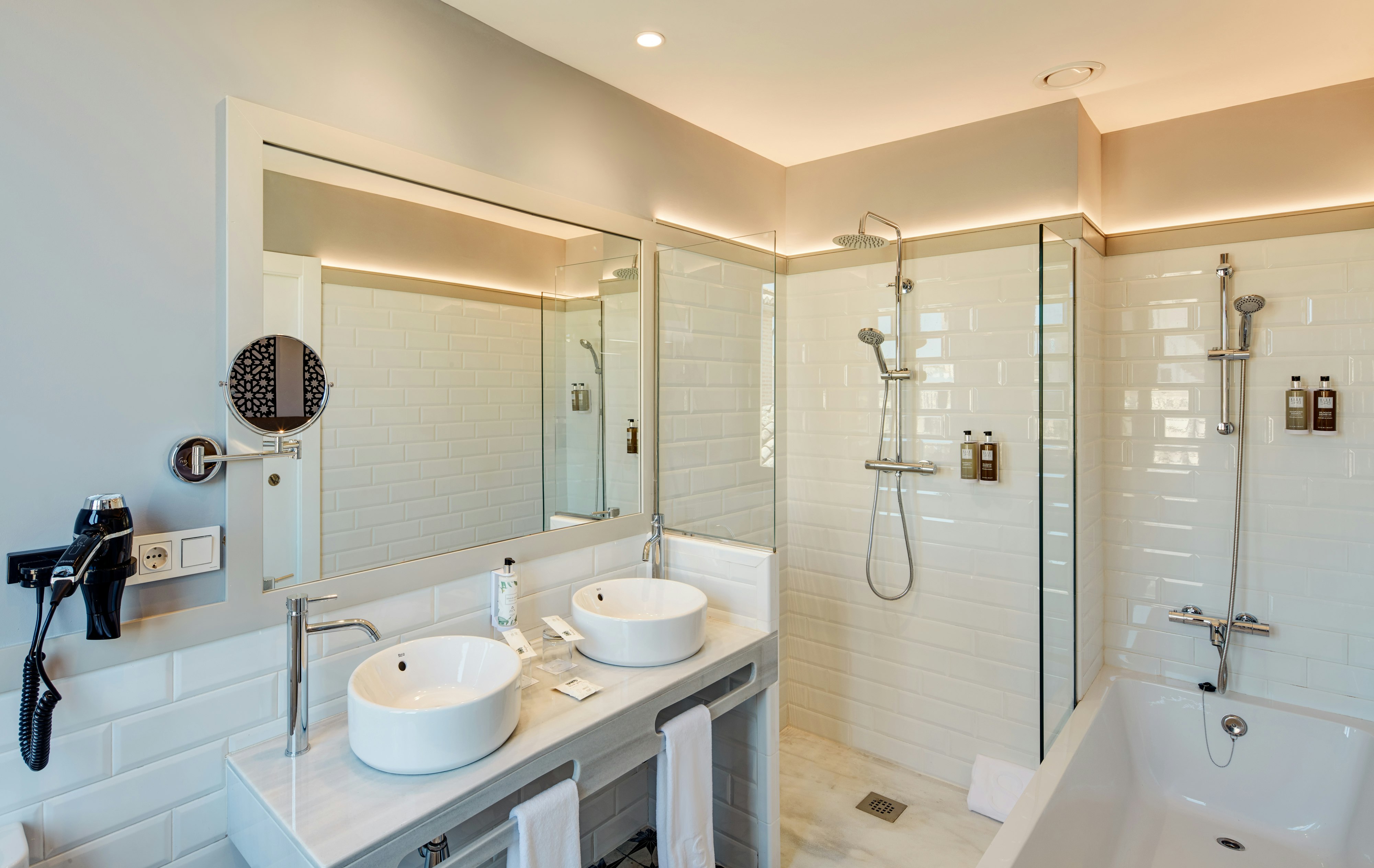 Sercotel Granada Suites 23/24