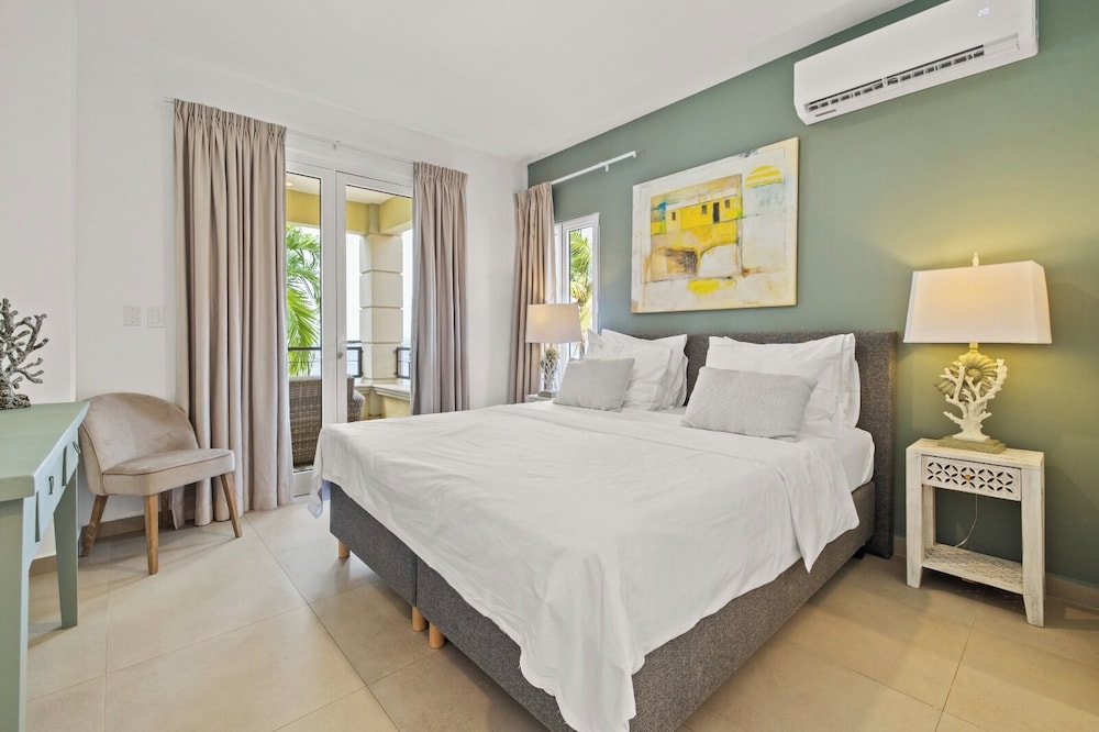 Senior, Suite, King Bed, Ocean View