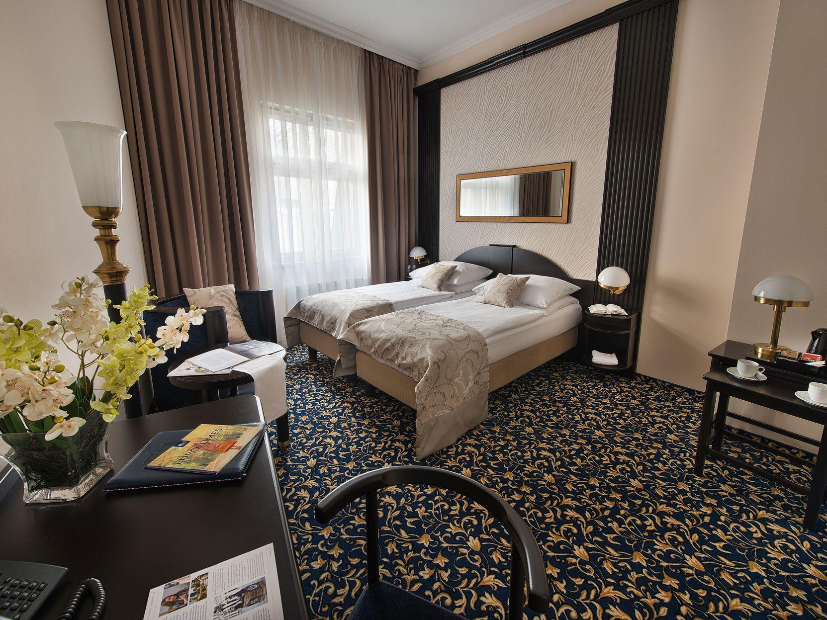Room, Single, Double Bed