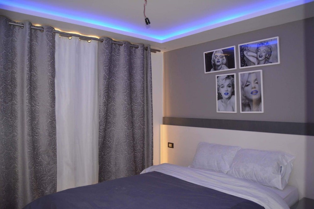 ROOM, SINGLE, PRIVATE BATHROOM