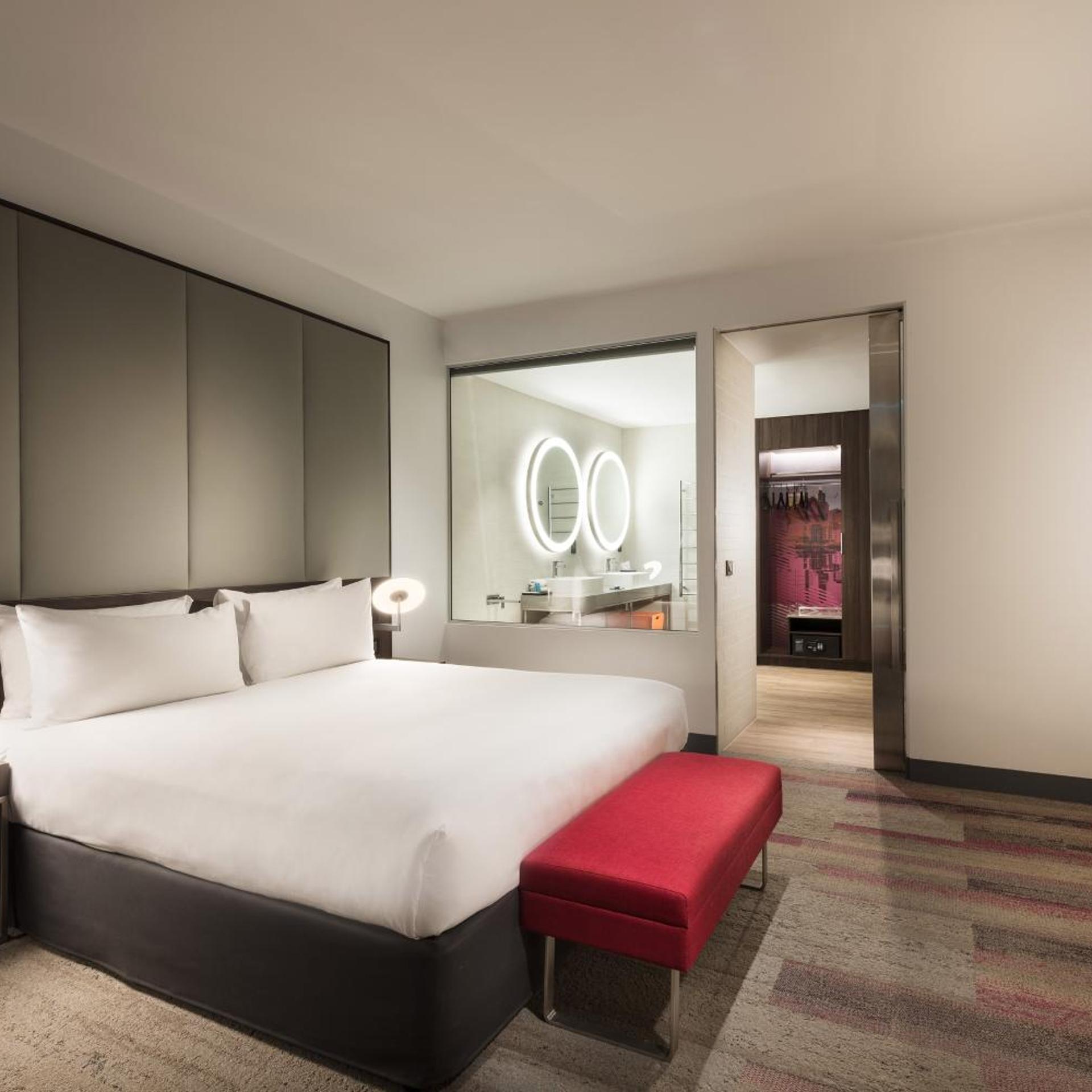 1 Bedroom, Savvy, Suite, King Bed, River View