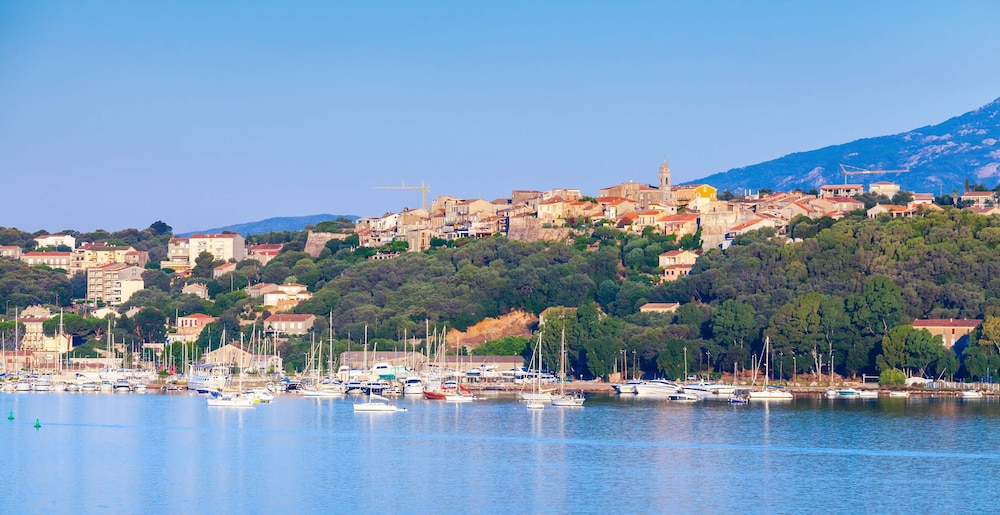 Golden Tulip Porto Vecchio 77/81