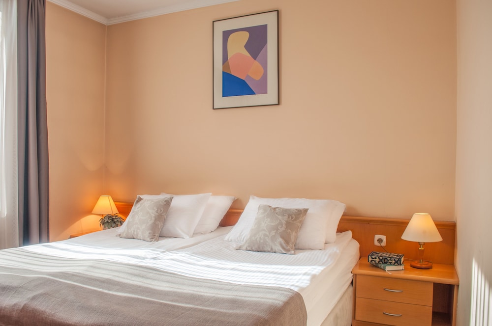 Hotel Mrak 12/94