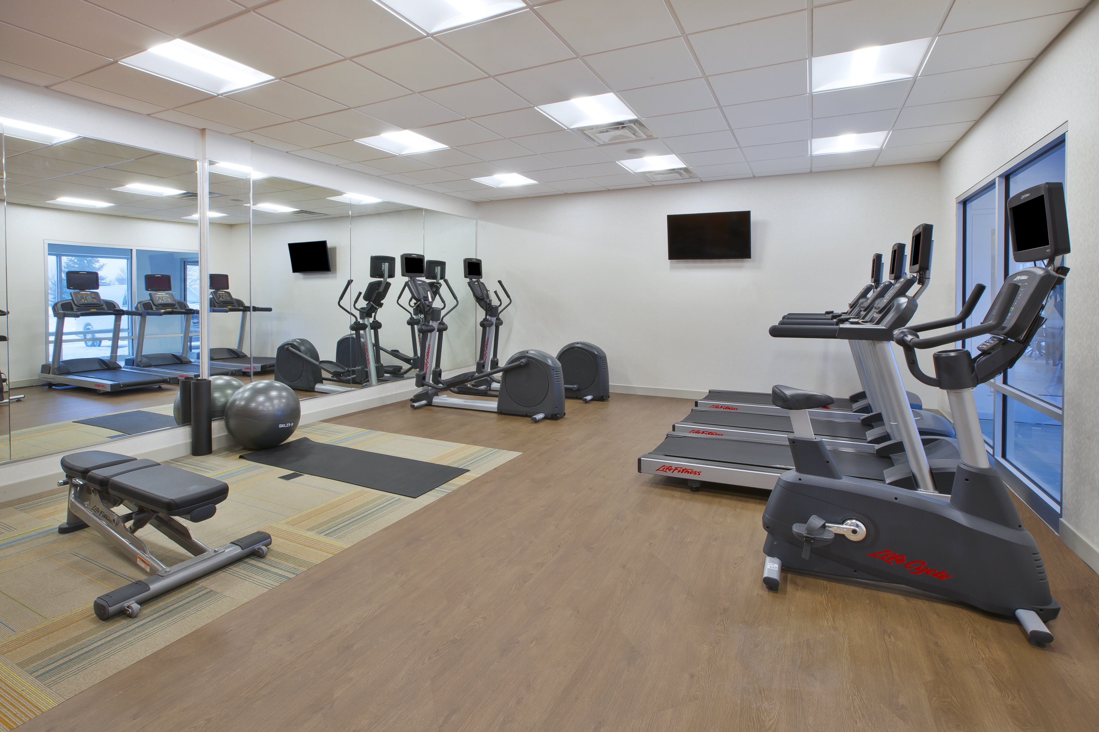 Holiday Inn Express Auburn Hills South 33/51