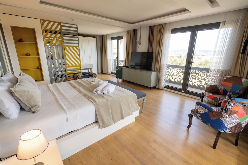 Cunda Eye +16 Adult Only 17/50
