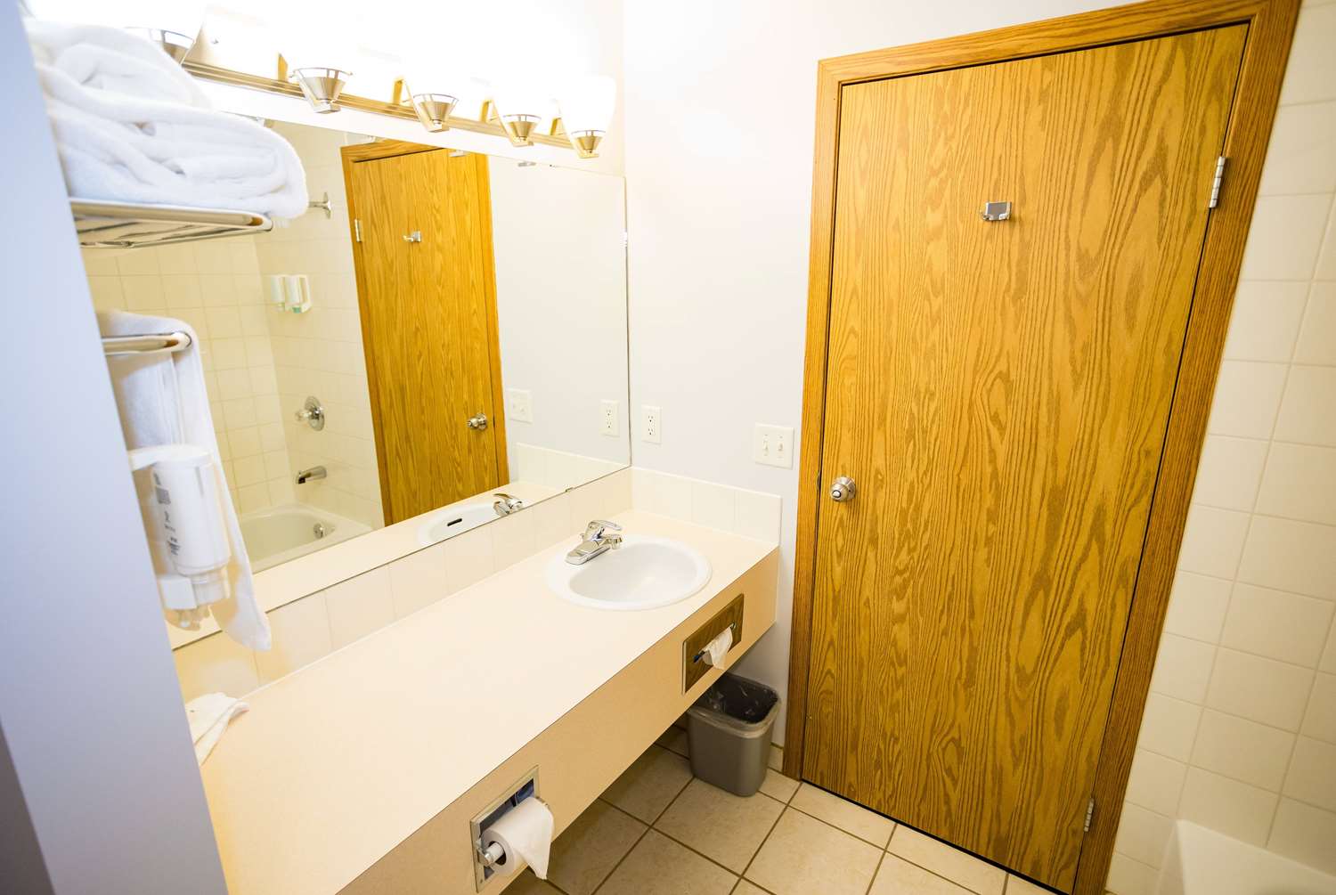 Super 8 By Wyndham Drayton Valley 25/26