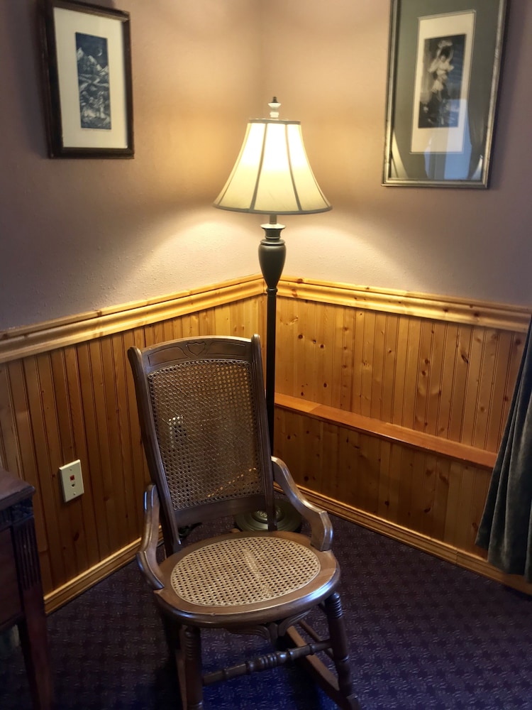 Arden Forest Inn 30/72